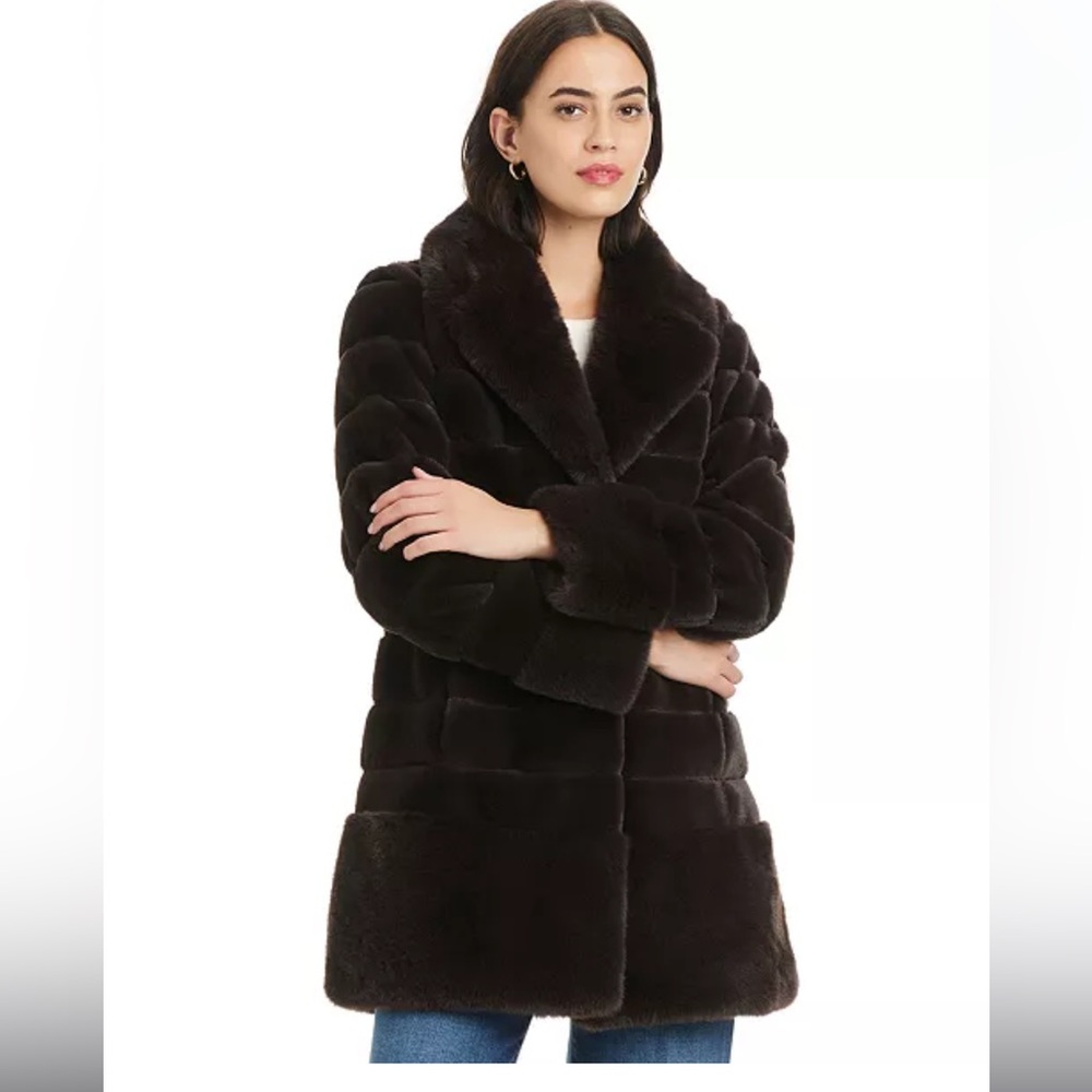 Women's Dark Brown Faux Fur Coat 
Jones Road from Macys
Worn once for 3 hours
